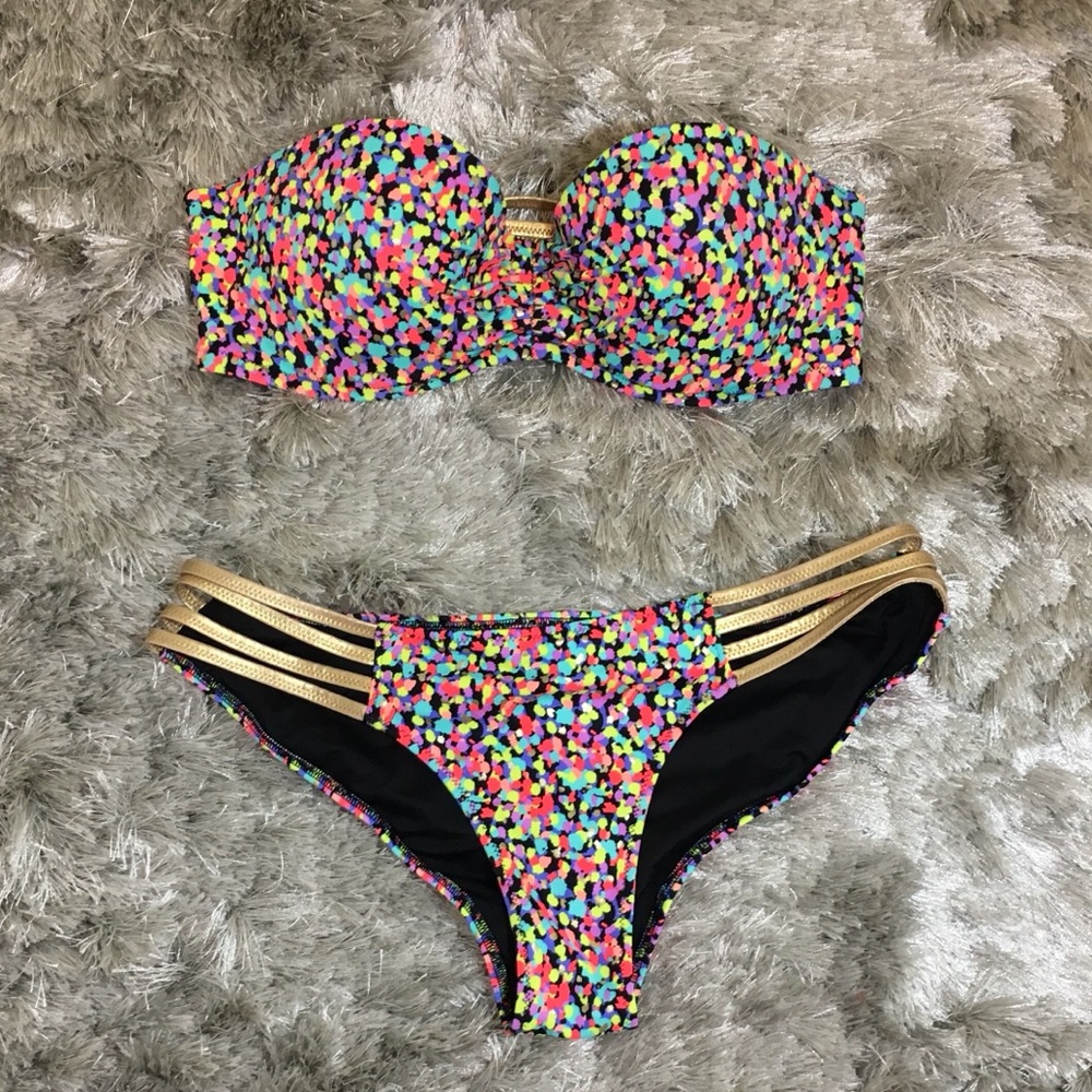 Victoria Secret bikini and a pair of sun glasses - Picture 2 of 6